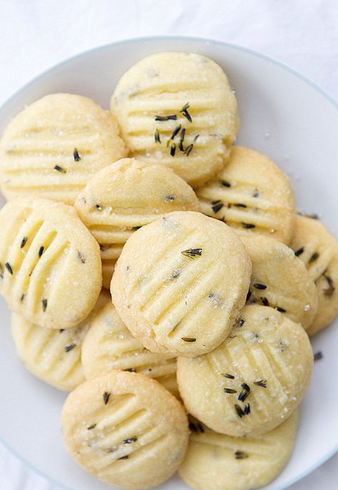 Lavender Shortbread Cookies Baking For Friends, Lavender Shortbread Cookies, Lavender Shortbread, Lavender Cookies, Almond Shortbread Cookies, Lavender Recipes, Christmas Shortbread, Spiced Drinks, Melt In Your Mouth