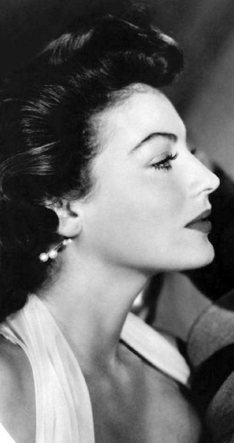 …... Straight Nose, Ava Gardner, Nose Job, Actrices Hollywood, Hollywood Legends, We Are The World, Hollywood Glam, Old Hollywood Glamour, Her Eyes