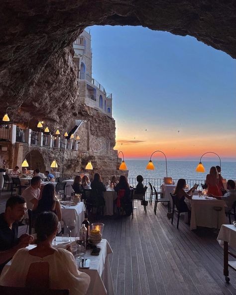 GirlsTopTravel (GTT) on Instagram: "@taramilktea Went to THE restaurant. Had a good time. 🌙" Ocean View Restaurant, Coastal Italy, Seaside Dinner, Cave Restaurant, Restaurant Italian, Tara Milk Tea, Modern Restaurant Design, Dream Dates, Minimalism Design