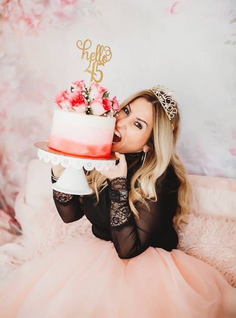 Cake Smash 30th Birthday, 40th Birthday Cake Smash For Woman, 30th Cake Smash, 30th Birthday Smash Cake Photo Shoot, 40th Cake Smash For Women, Birthday Cake Photoshoot For Women, Photo With Birthday Cake Pose, 45 Birthday Photoshoot Ideas, Adult Smash Cake Photoshoot