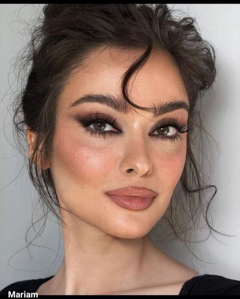 Black Dress Glam Makeup, Honey Brown Eyes Makeup, Sultry Brown Eye Makeup, Formal Smokey Eye Makeup, Hallow Eyes Makeup, Minimal Smokey Eye Makeup, 21st Makeup Ideas, Formal Eyeshadow Looks, Makeup For Big Eyes Round