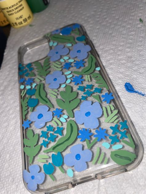 Easy Mobile Cover Painting, Painted Phone Case Diy Acrylic, Phone Case Painting Ideas Acrylic, Painted Phone Case, Phone Case Diy Paint, Diy Phone Case Design, Acrylic Painting Diy, Acrylic Phone, Case Ideas