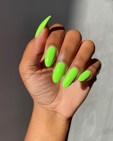 Cirque Colors (@cirquecolors) | Instagram Fluorescent Nails, Hot Nail Designs, Neon Nail Designs, Green Nail Art, Cirque Colors, Latest Nail Trends, Pumpkin Nails, October Nails, Drip Nails