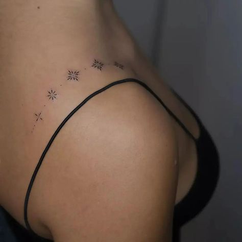 Tattoo Women Butterfly, Tattoo Ideas For Men Hand, Small Minimalist Tattoo, Classy Tattoo, Finger Tattoo For Women, Star Constellation, Spine Tattoos For Women, Pretty Tattoos For Women, Hand Tattoos For Women