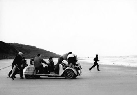 The projectionist woman on X: "Filming 'The 400 Blows' (1959) François Truffaut. https://t.co/S9SfbJte2B" / X Jean Pierre Leaud, Jump Cut, Francois Truffaut, Michelangelo Antonioni, French New Wave, French Cinema, French Films, Image Archive, Film School