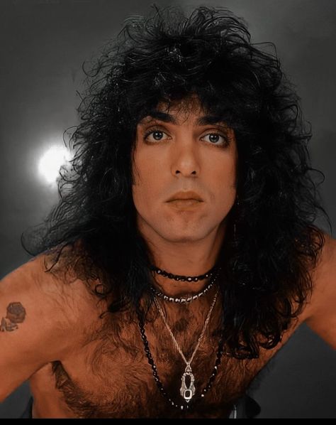 Paul Stanley No Makeup, Paul Stanley Makeup, Paul Stanley 70s, Paul Stanley 80s, 80s Rock Hair, Michael Kelso, 80s Rocker, Kiss Images, Rock Hairstyles