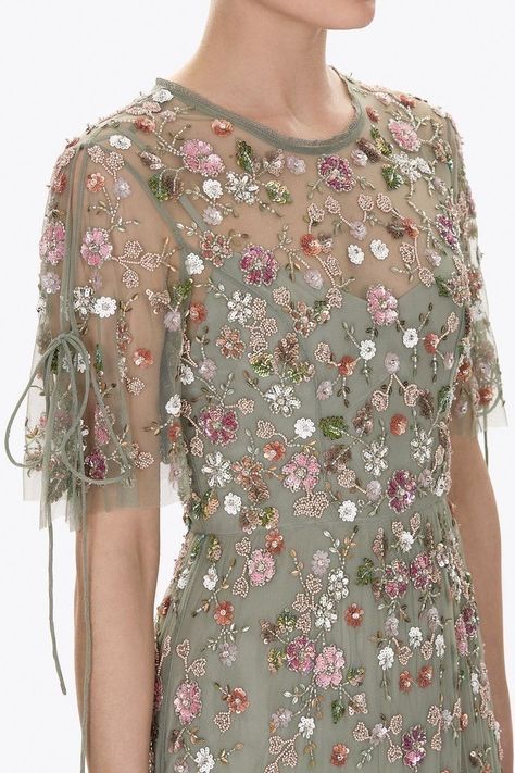 British Clothing, Wedding Guest Outfit Summer Casual, Dress Pesta, Mother Of Bride Outfits, Affordable Prom Dresses, Floral Gown, Luxury Wedding Dress, Wedding Guest Outfit Summer, Floral Artwork