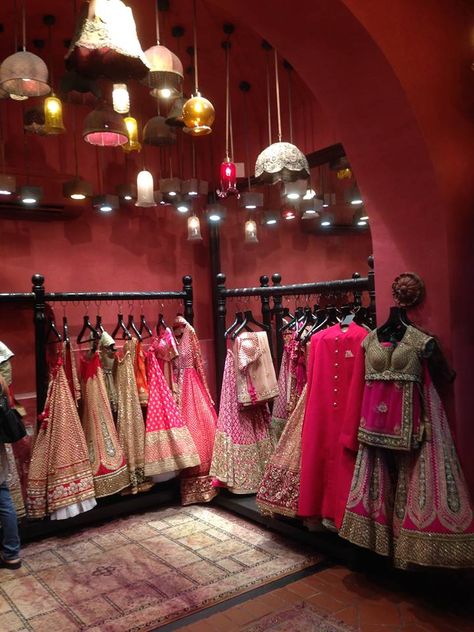 A peak inside the Sabyasachi Bridal Store....Simply Magic! Boutique Interior Design Indian, Clothing Boutique Interior, Wedding Vogue, Interior Design Indian, Sabyasachi Bridal, Fashion Showroom, Clothing Store Interior, Clothing Store Design, Store Design Boutique