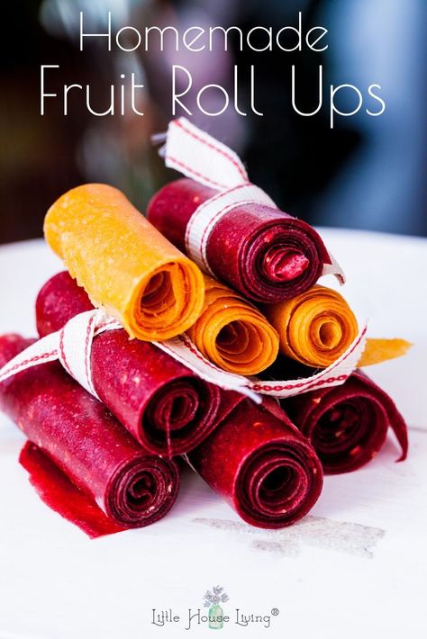 Homemade Fruit Roll Ups that you can make out of any fresh or frozen fruit that you have on hand! These delicious snacks are perfect for kids. #homemadefruitrollups #fruitrollups #makeyourown #homemade #fruit #healthy #snack #littlehouseliving Fruit Roll Ups Homemade, Homemade Fruit Roll Ups, Dehydrating Food Storage, Pizza Fruit, Homemade Fruit Leather, Fruit Leather Recipe, Roll Ups Recipes, Cooking Chicken, Fruit Roll