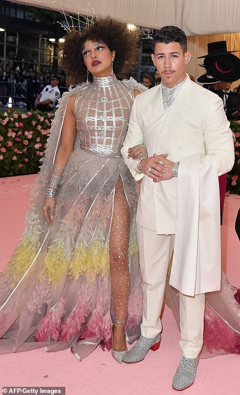 Met Gala 2019 red carpet: Stars arrive in 'camp' theme | Daily Mail Online Calvin Klein Gown, 2019 Red Carpet, Celebrity Fashion Fails, Met Gala Outfits, Met Gala Dresses, Moschino Dress, Gala Outfit, Silver Gown, Met Gala Red Carpet