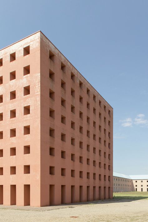 Aldo Rossi, Modena Italy, Famous Architects, Brutalist Architecture, Architecture Exterior, Brick And Stone, Brutalism, Facade Design, Modern Buildings