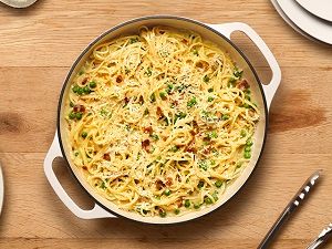 One-Pot Spaghetti Carbonara - Campbell Soup Company Omnivore Recipes, Cheddar Rice, Pasta And Peas, Creamy Chili, Beef Mushroom, Spaghetti Carbonara Recipe, Campbells Recipes, Mushroom Lasagna, Pasta Carbonara Recipe