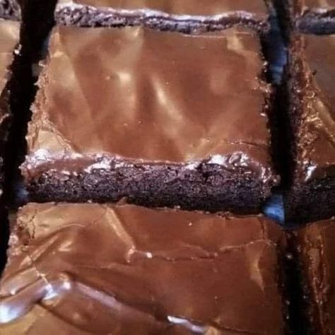 PAULA DEEN - PLATE 🥙🍰 | Lunchroom Ladies Brownies-50 year old recipe | Facebook Fudge Brownie Pie, Lunch Lady Brownies, Resep Brownies, Cafeteria Food, Brownie Frosting, Lunch Lady, Brownie Ingredients, Keto Brownies, Best Brownies