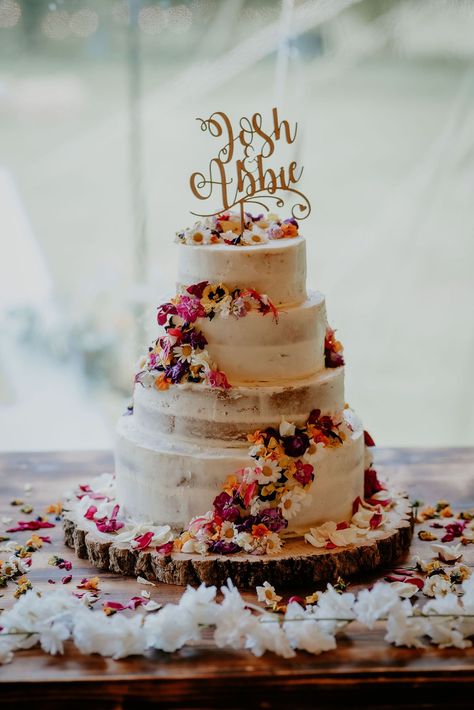 3-tier buttercream wedding cake + dried flower decor. The Kensington Photographer. Wedding Cake Dried Flowers, Cake Dried Flowers, Rustic Cakes, Dried Flower Decor, Barn Wedding Cakes, Dried Flower Cake, Birthday Cake Alternatives, Floral Cake Design, Pressed Flowers Diy