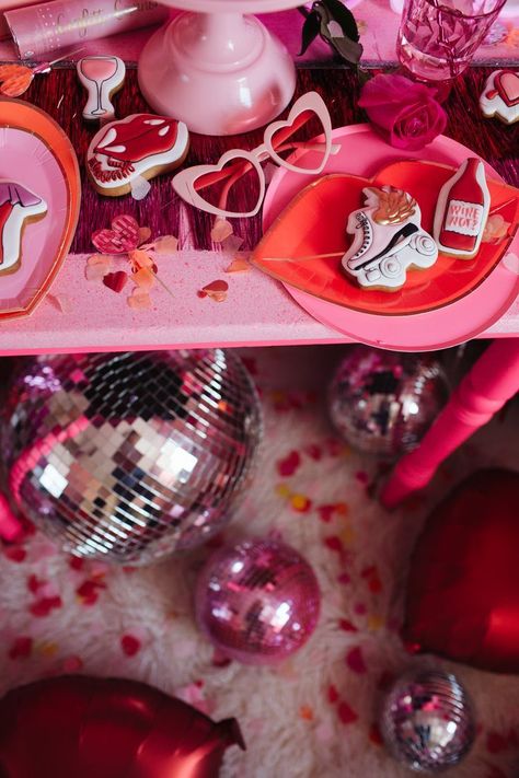 Crazy In Love Party Theme, Glam Valentines Day Decor, Valentines Day Theme Party Ideas, Galentines Party Theme, Disco Valentines Party, Disco Galentines Party, Kiss Themed Party, Galentines Party Ideas Girls Night Aesthetic, Valentines Bachelorette Party