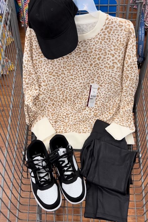 Leopard Sweatshirt Outfit, Fall Sweatshirt Outfit, Walmart Outfits, Stylish Plus Size Clothing, Leggings Outfit Casual, Casual Outfits For Moms, Plus Size Fall Outfit, Walmart Fashion, Fall Attire