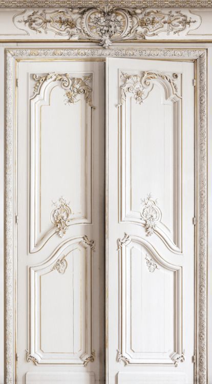 ☆...☆...☆... ........................... . Alabaster Aesthetic, Villa Inspiration, Floor Murals, Wall Panelling, Classical Design, Shabby Chic Bedrooms, Rainbow Aesthetic, Bear Lake, French Chic