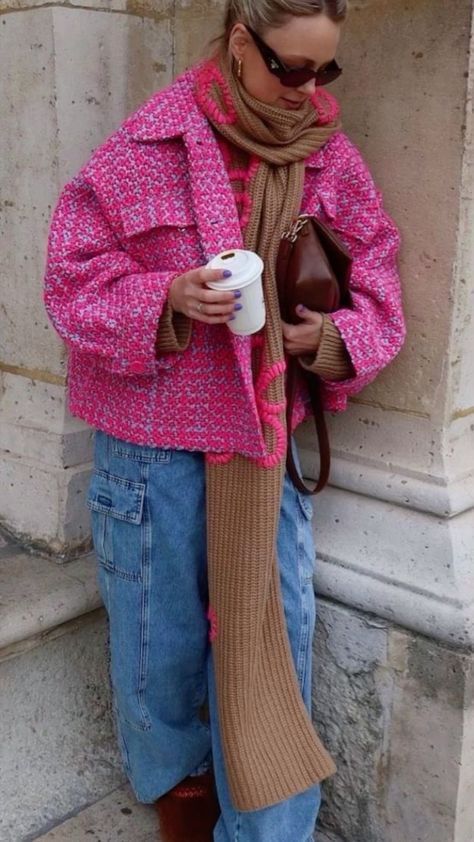 Free People Fall Aesthetic, Winter Style 2023/2024, Colorful Winter Outfits 2023, Eclectic Style Fashion Boho Chic, Cold Spring Outfits 2024, Street Style Winter 2023-2024, London Street Style 2024, Funky Chic Outfits, Street Style 2024 Spring