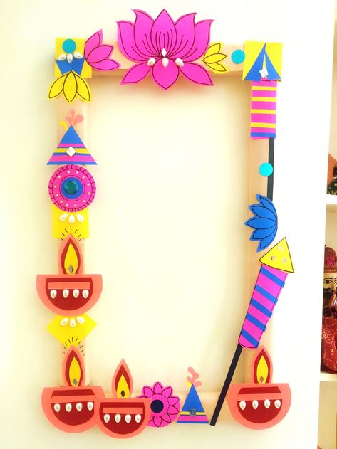 DIY adorable selfie frame . Ganpati Board Decoration In School, Soft Board Border Decoration For Diwali, Happy Diwali Decoration Ideas, Diwali Photobooth Ideas For Office, Diwali Craft For School Decoration, Class Decoration For Diwali, Diwali Selfie Frame, Desi Decoration Ideas, Diwali Border Designs For Board