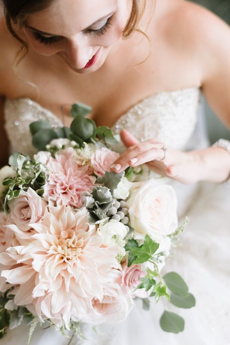 White Cream Pink Bouquet, Cafe Au Lait Dahlia Bridal Bouquet, Cafe Au Lait Dahlia Bouquet, Bridal Bouquet Dahlia, White Dahlia Bouquet, Bridal Bouquet Blush Pink, Dahlia Bridal Bouquet, White Astilbe, Cream Bridal Bouquet