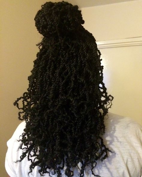 Mini twists with Marley hair Marley Twist Hairstyles, Undercut Haircut, Marley Hair, Mini Twists, Twist Braid Hairstyles, Beautiful Braids, Hair Affair, Hair Crush, Twist Hairstyles