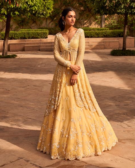 Lemon Yellow Lehenga, Jacket Lehenga, Seema Gujral, Kurta Lehenga, Haldi Outfits, Sangeet Outfit, Indian Outfits Lehenga, Yellow Lehenga, Desi Clothes