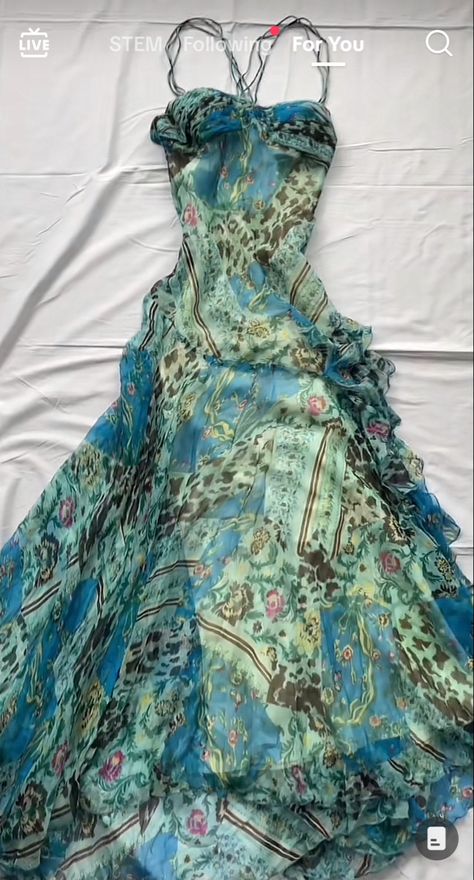 Fancy Spring Dresses, Tropical Prom Dress, Sweet 16 Guest Dresses, Funky Prom Dresses, Dress Length Guide, Indie Prom Dress, 70s Prom Dress, 00s Dress, Cool Dresses