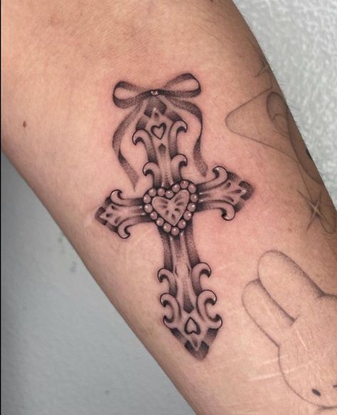 Palm Sized Tattoos, Palm Size Tattoos, Cross Tattoo Design, Cross Tattoo Designs, Female Tattoo, American Traditional Tattoo, Cross Tattoo, Tumblr Fashion, Tattoo Placement