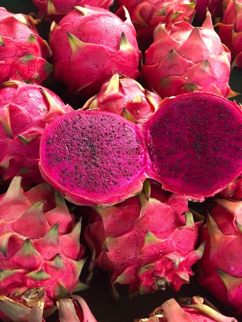 Hawaiian foods Vegetables Pictures, Hawaiian Foods, Tropical Vegetation, Fruits And Vegetables Pictures, Dragon Fruit Plant, Textiles Sketchbook, Vegetable Pictures, Tropical Food, Fruits Photos