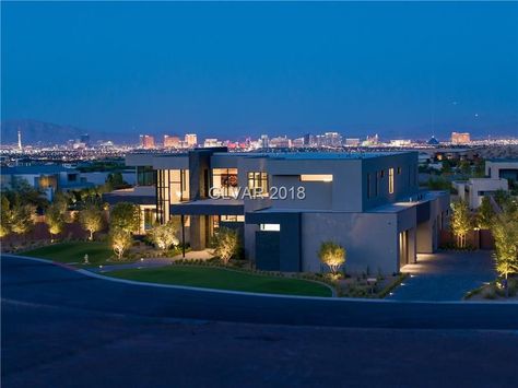 Las Vegas Mansion, Las Vegas Mansions, Covered Outdoor Kitchens, Master Shower, Outdoor Kitchen Patio, House Design Pictures, Modern Mansion, Luxury Rentals, Las Vegas Strip