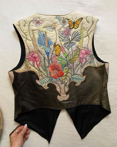 Squash Blossom Vintage on Instagram: "this UNREAL hand-painted and embroidered leather wildflower vest just landed in my closet story sale along with some other sweet vintage gems i have loved xo" Embroidered Vest Outfits, Leather Vest Outfit, Cowboy Wear, 70s Vest, Atelier Ideas, Painted Clothes Diy, Leather Embroidery, Embroidered Vest, Girl Shopping