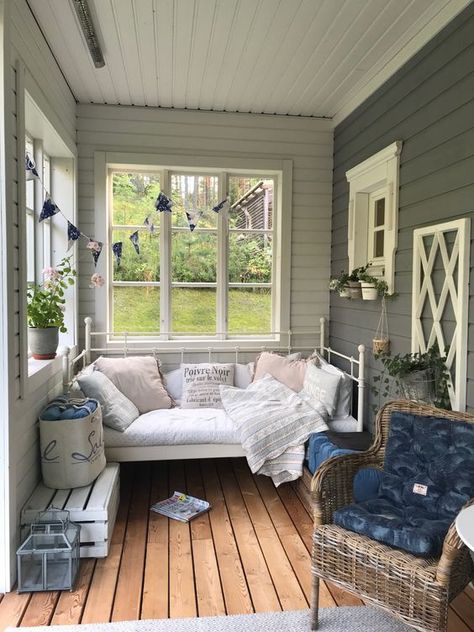 Enclosed Front Porches, Interior Painting Ideas, Small Sunroom, Porch Remodel, Sleeping Porch, Sunroom Decorating, Enclosed Porches, Sunroom Designs, Painting Colors