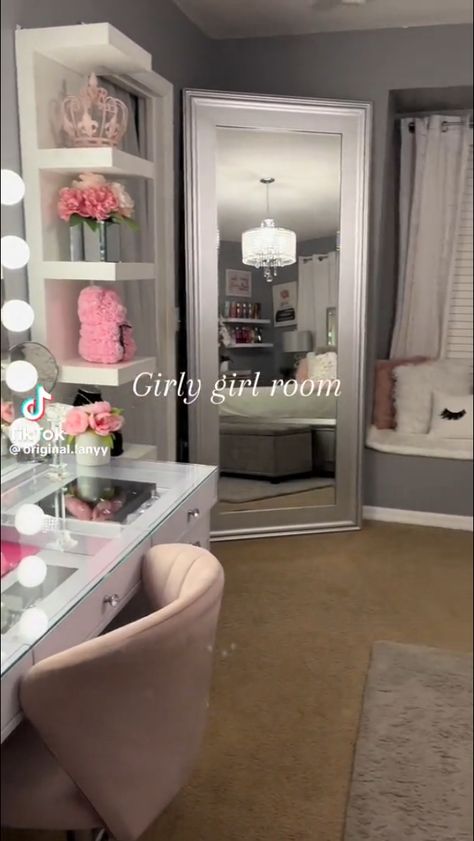 Latina Room Aesthetic, Influencer Room, Latina Room, Girly Bedrooms, Beauty Room Vanity, Room Organization Bedroom, Beauty Room Design, Future Apartment Decor, Glam Room