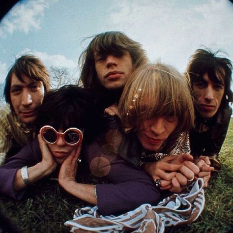 Rolling Stones in London, 1968 #rollingstones #therollingstones #thestones #stones #60s #sixties #1960s Band Photoshoot, The Velvet Underground, David Bailey, Band Photography, Charlie Watts, Linda Mccartney, 70s Aesthetic, Photographie Portrait Inspiration, Iggy Pop