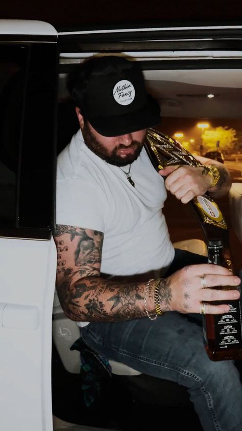 Koe Wetzel Tattoo Ideas, Koe Wetzel Tattoos, Koe Wetzel, Texas Country, Ideal Man, Country Men, Country Singers, Western Outfits, Country Music