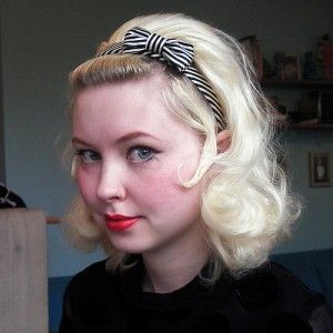 cute hair Fifties Hair, 50s Hairstyles, 60s Hair, Bold Makeup Looks, Pin Up Hair, Work Hairstyles, Retro Hairstyles, Smooth Hair, Vintage Hairstyles