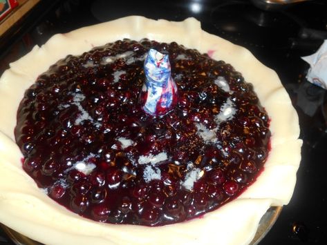 Frozen Berry Pie, Frozen Blueberry Pie, Frozen Blueberry Recipes, Blueberry Pie Filling Recipes, Saskatoon Berry Pie, Berry Pie Recipe, Easy Blueberry Pie, Homemade Blueberry Pie, Cake Blueberry