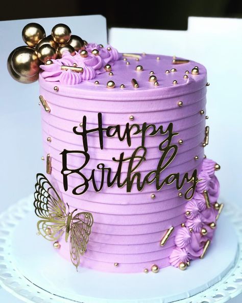 Beautiful Designs with an amazing taste 👌🏾👌🏾🪄🪄 Cute Purple Cake, Purple Cake Design, Purple Cake Ideas, Purple Cake Designs Birthday, Lilac Cake, Purple Birthday Cake, Birthday Cake Designs, Girly Birthday Cakes, Modern Birthday Cakes