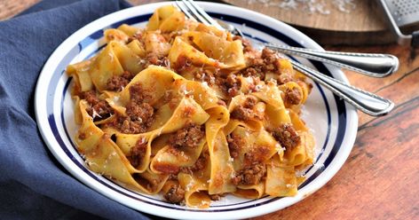 With time to cook, make a long-simmered Bolognese sauce - StarTribune.com Duck Ragu, Italian Meat Sauce, Ragu Bolognese, Canning Whole Tomatoes, Italian Meats, Bolognese Sauce, Brussels Sprouts Recipe, Cozy Meals, Ground Pork