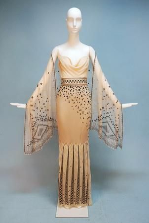 1930s silhouette Madeleine Vionnet, 1930 Fashion, Jeanne Lanvin, 30s Fashion, Embroidered Chiffon, Vintage Gowns, 1930s Fashion, Vintage Couture, Vestidos Vintage