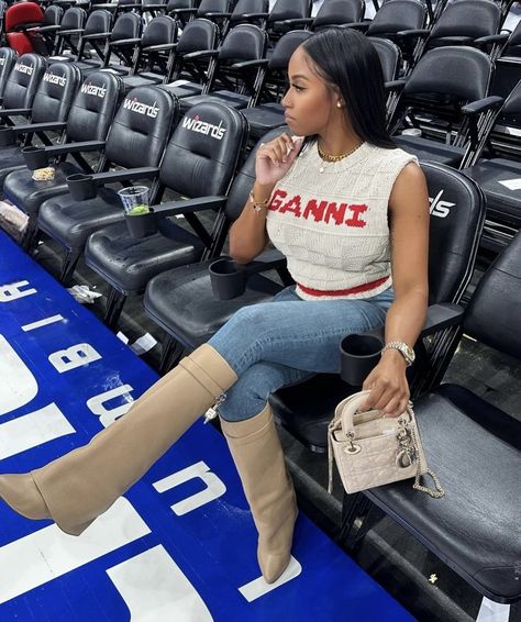 Nba Game Date Night Outfit, Nba Girlfriend Outfit, Nba Games Outfits Black Women, Nba Wife Aesthetic Outfits, Nba Gf Outfit, Nba Pre Game Outfits, Nba Game Outfit Woman, Nba Game, Nba Outfit