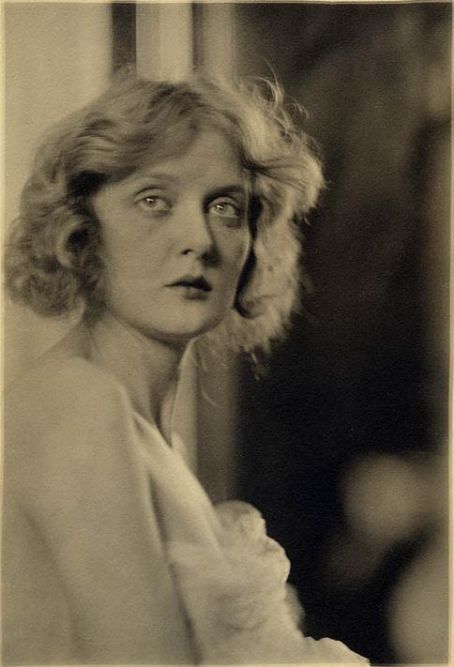 Mary Nolan in decline. Royal Photography, Ziegfeld Girls, Silent Film Stars, Becoming An Actress, Silent Movie, Retro Photo, Silent Film, Golden Age Of Hollywood, Vintage Beauty