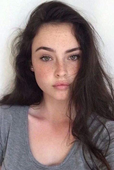 Pinterest: AyeeItsTre♡ Mekap Mata, Freckles Girl, Smink Inspiration, Organic Makeup, Girl Face, Beautiful Eyes, Gossip Girl, Dark Hair, Pretty Face