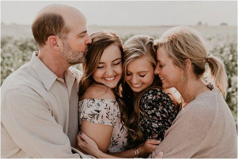 Grandkids Photography, Adult Family Photos, Large Family Poses, Big Family Photos, Large Family Photos, Family Photo Poses, Pose Portrait, Family Photoshoot Poses, Sibling Poses