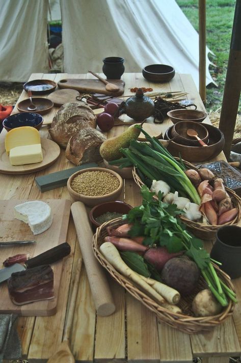 Medieval Peasant Food, Viking Food Recipes, Viking Table, Medieval Table, Medieval Food, Viking Food, Viking Party, Medieval Recipes, Peasant Food