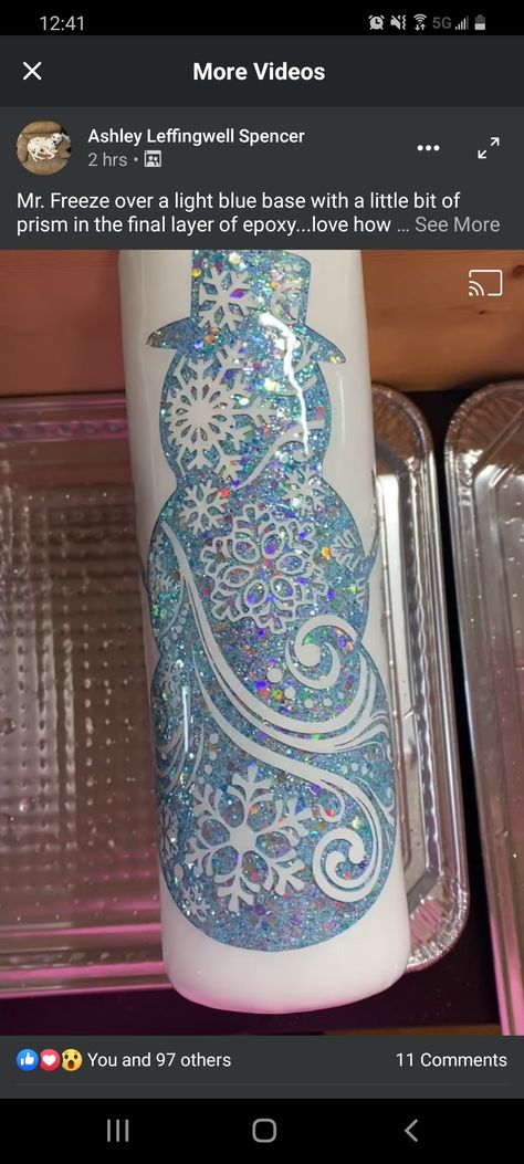 Christmas Tumblers Epoxy, Winter Tumbler Ideas, Tumbler Cups Ideas, Epoxy Tumbler Ideas, White Glitter Tumbler, Fancy Cups, Cup Painting, Winter Tumbler, Fancy Cup