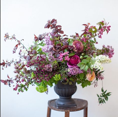 Aman Tokyo, Compote Vase, Wild Flower Arrangements, Purple Flower Arrangements, Late Summer Flowers, Class Photos, Altar Flowers, Tokyo Hotel, Flower Arrangement Designs