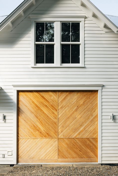 See This 100-Year-Old Carriage House Become a Soft and Streamlined Home - Haven White Carriage House, Black Carriage House, Carriage House Interior, French Oak Flooring, Building Photography, Cape House, Minimal Home, French Oak, Carriage House