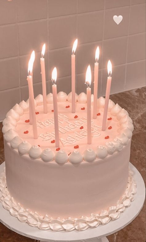 Pink Bday Cake Aesthetic, Birthday Cake Asethic, Aesthetic 16th Birthday Cake, Tortas Aesthetic 15, Aesthetic 14th Birthday Cake, Simple Birthday Cake Decorations, 15 Th Birthday Cake, Aesthetic Birthday Cake Vintage, Bday Cake Design