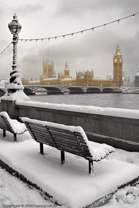 Photo courtesy of canary.wharf London In Winter, London Snow, Big Ben Clock, Winter Szenen, London Today, River Thames, Clock Tower, Alam Yang Indah, Pretty Places